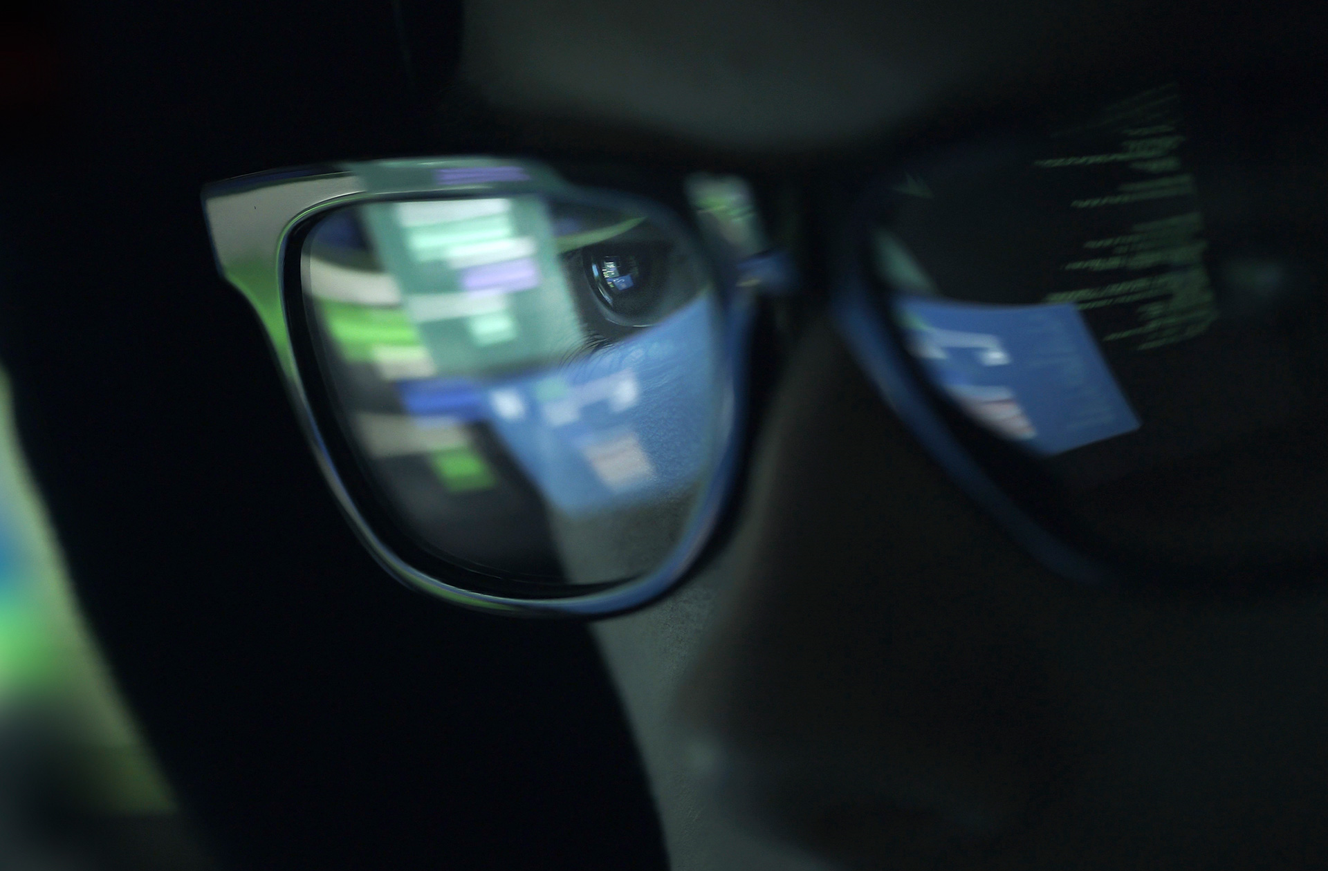 glasses-close-up_image@2x